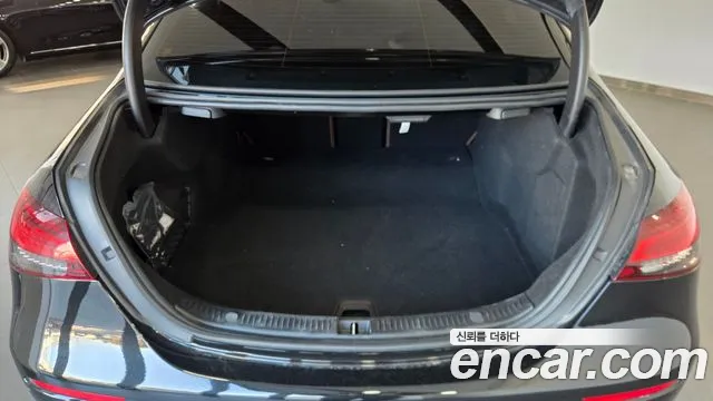 Mercedes-Benz E-Class 2023 — фото 11