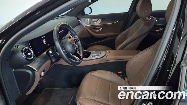 Mercedes-Benz E-Class 2023 — фото 14