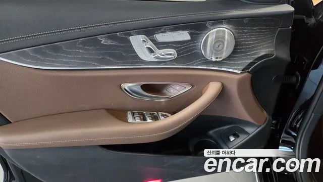 Mercedes-Benz E-Class 2023 — фото 15