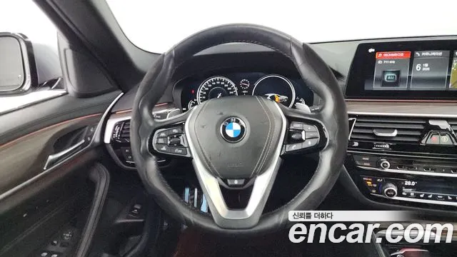 BMW 5-Series 2017 — фото 13
