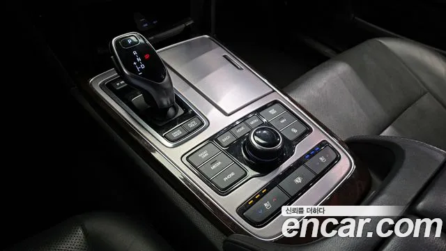 Hyundai Equus 2015 — фото 9