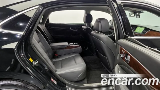 Hyundai Equus 2015 — фото 12