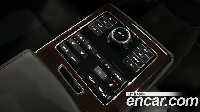 Hyundai Equus 2015 — фото 19