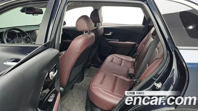Kia Niro 2020 — фото 10