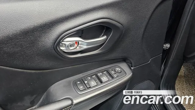 Jeep Cherokee 2017 — фото 16