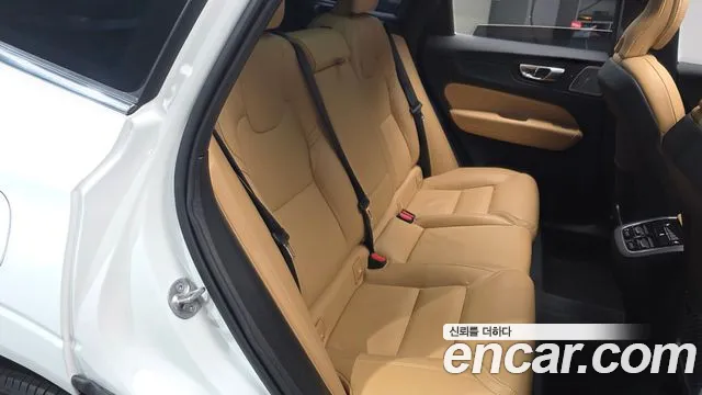 Volvo XC60 2025 — фото 11