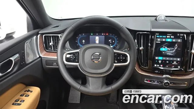 Volvo XC60 2025 — фото 12