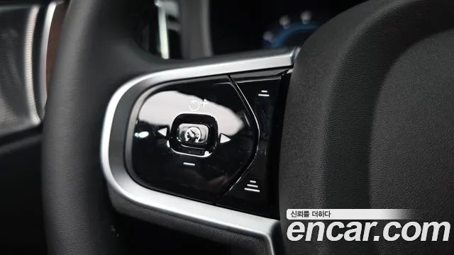 Volvo XC60 2025 — фото 16