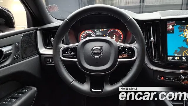 Volvo XC60 2021 — фото 13