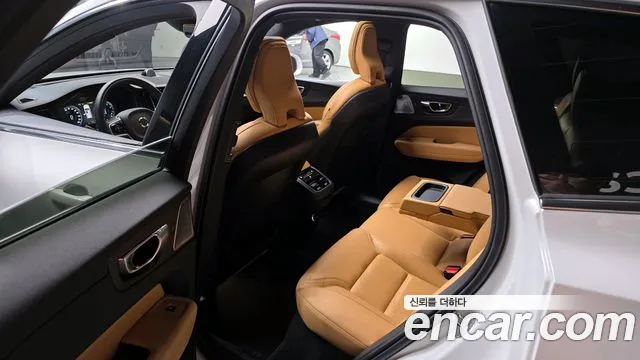 Volvo XC60 2020 — фото 11
