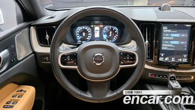 Volvo XC60 2020 — фото 13