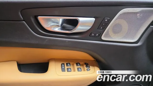 Volvo XC60 2020 — фото 14