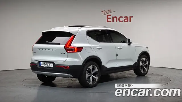 Volvo XC40 2023 — фото 2