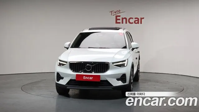 Volvo XC40 2023 — фото 3