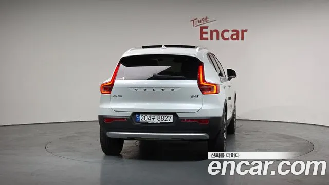 Volvo XC40 2023 — фото 4