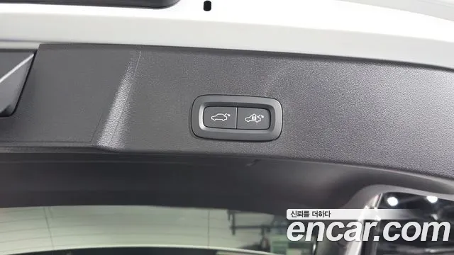 Volvo XC40 2023 — фото 20