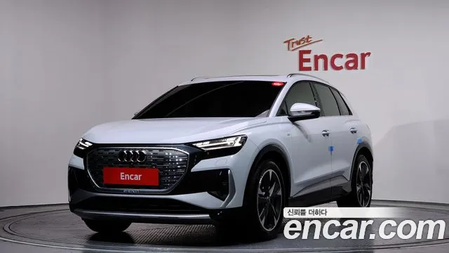 Audi Q4 e-tron 2023 — фото 1
