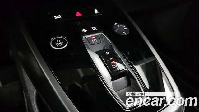 Audi Q4 e-tron 2023 — фото 9