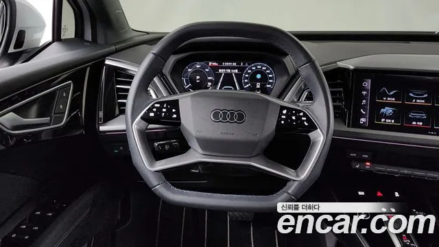 Audi Q4 e-tron 2023 — фото 13