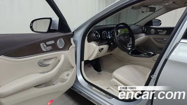 Mercedes-Benz E-Class 2018 — фото 10
