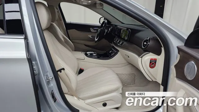 Mercedes-Benz E-Class 2018 — фото 11