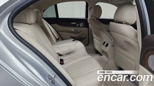 Mercedes-Benz E-Class 2018 — фото 12