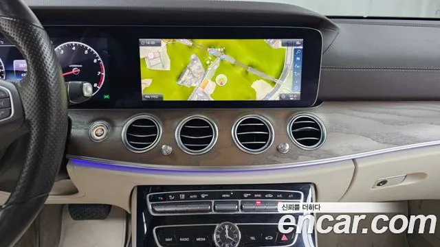 Mercedes-Benz E-Class 2018 — фото 14