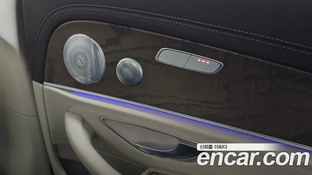Mercedes-Benz E-Class 2018 — фото 19