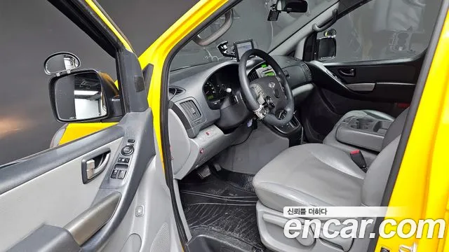 Hyundai Starex 2015 — фото 12