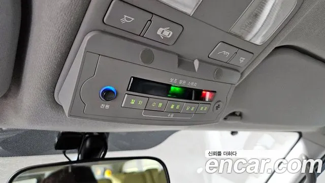 Hyundai Starex 2015 — фото 18