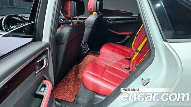 Porsche Macan 2017 — фото 12