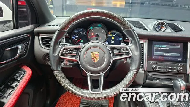 Porsche Macan 2017 — фото 13
