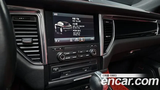 Porsche Macan 2017 — фото 14