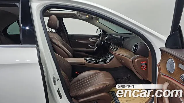 Mercedes-Benz E-Class 2018 — фото 10