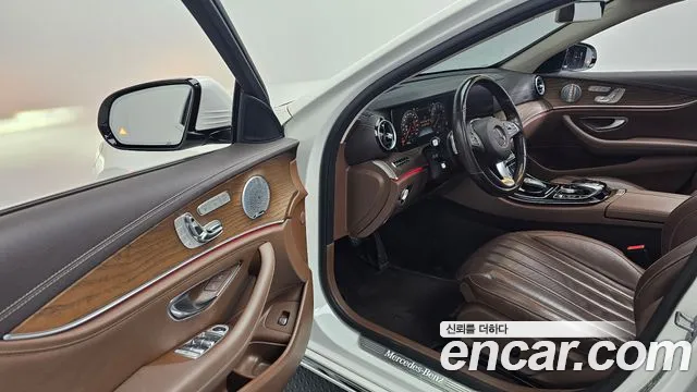 Mercedes-Benz E-Class 2018 — фото 11