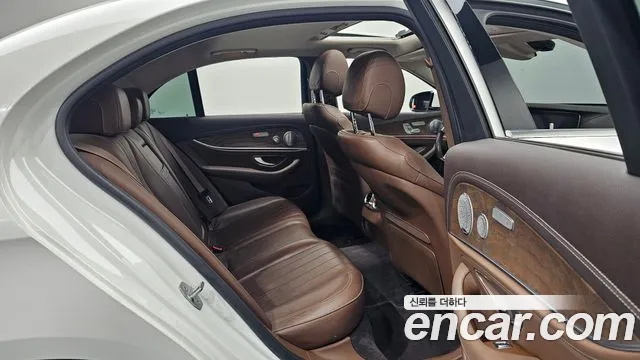 Mercedes-Benz E-Class 2018 — фото 12
