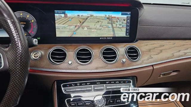 Mercedes-Benz E-Class 2018 — фото 15