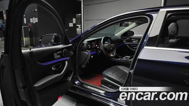 Mercedes-Benz E-Class 2018 — фото 11