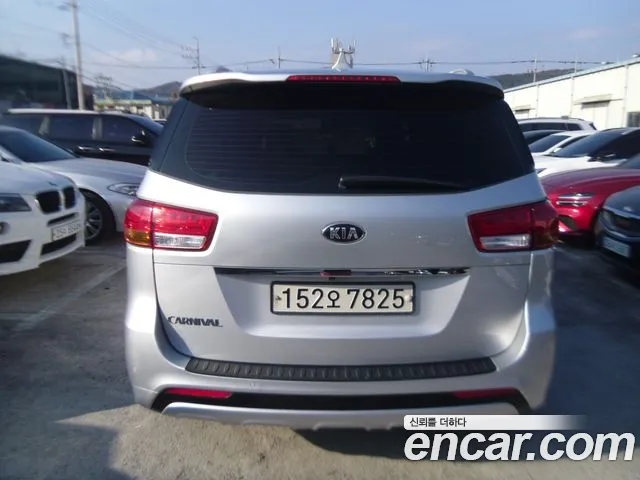 Kia Canival 2015 — фото 4