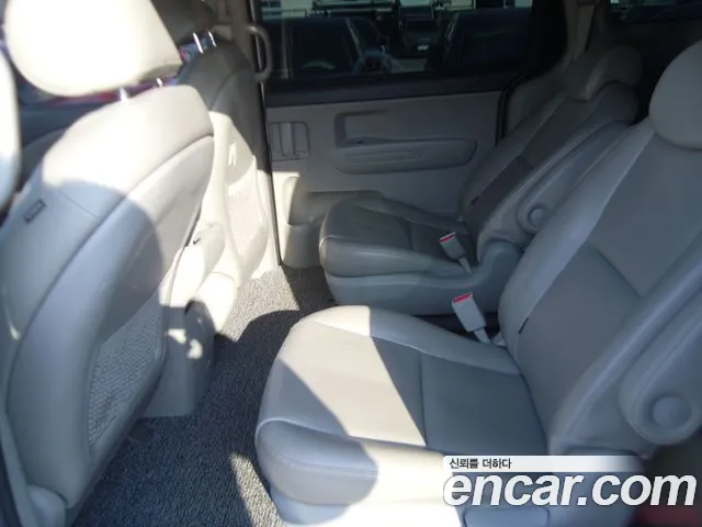 Kia Canival 2015 — фото 11