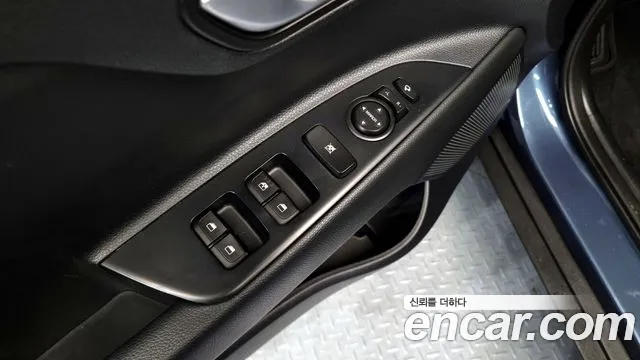 Kia Stonic 2019 — фото 18