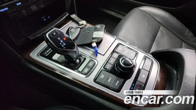 Hyundai Equus 2015 — фото 9
