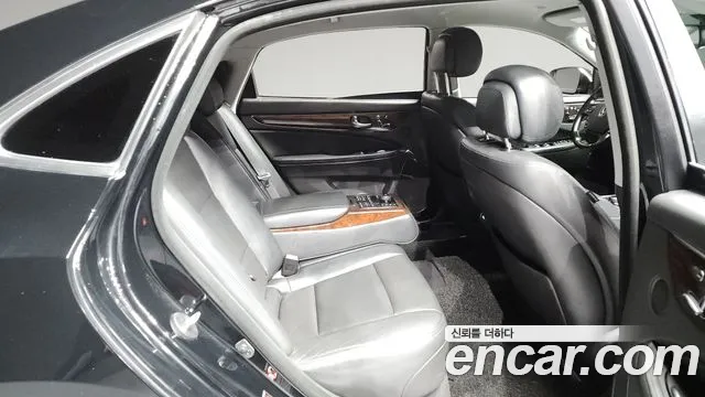 Hyundai Equus 2015 — фото 12