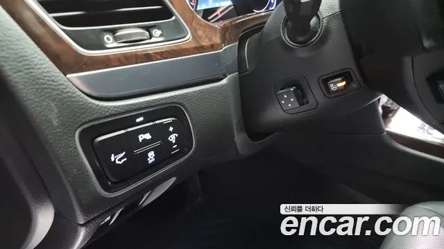 Hyundai Equus 2015 — фото 17