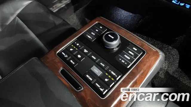 Hyundai Equus 2015 — фото 19
