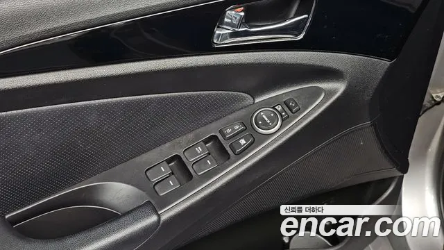Hyundai Sonata 2010 — фото 19