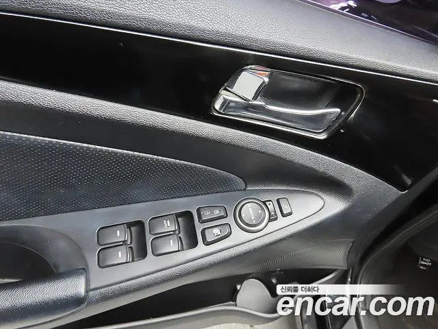 Hyundai Sonata 2011 — фото 13