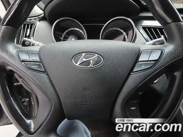 Hyundai Sonata 2011 — фото 16