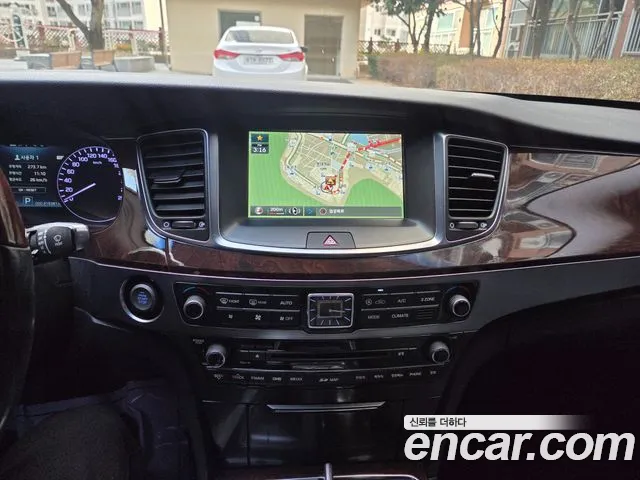 Hyundai Equus 2015 — фото 13