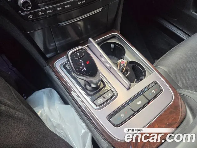 Hyundai Equus 2015 — фото 14